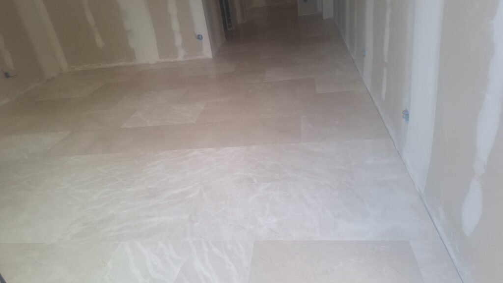 mármol Marfil apomazado en St. Tropez